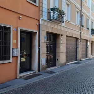Al Teatro , Padua Italia