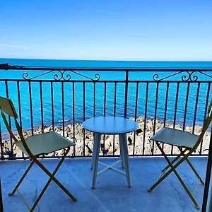 Coastal Seaview & Balcony Street View Apartment Cefalu